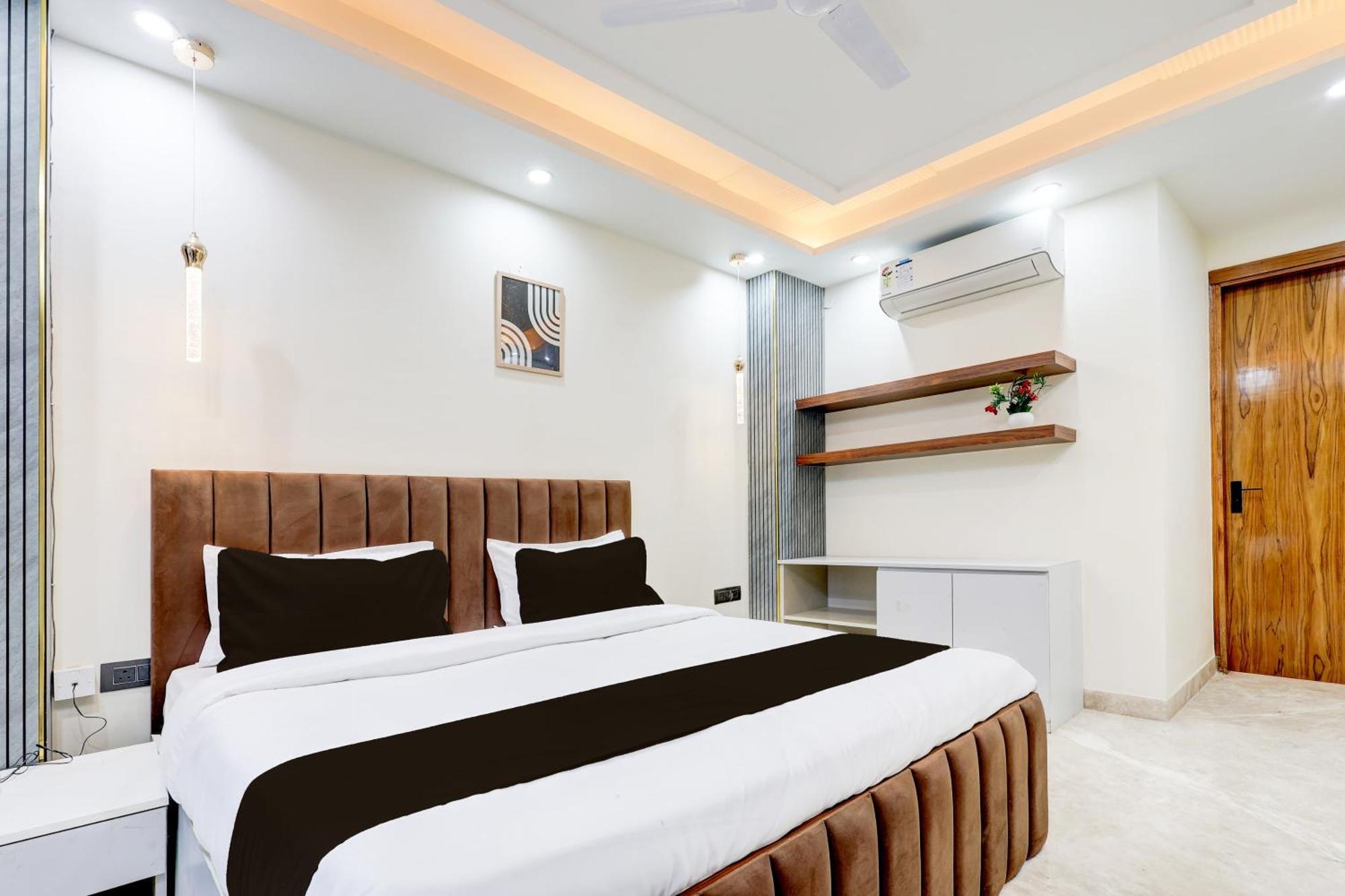 Super Hotel O Sector 43 Гургаон Экстерьер фото