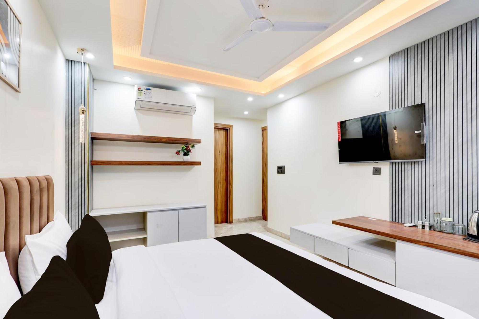 Super Hotel O Sector 43 Гургаон Экстерьер фото